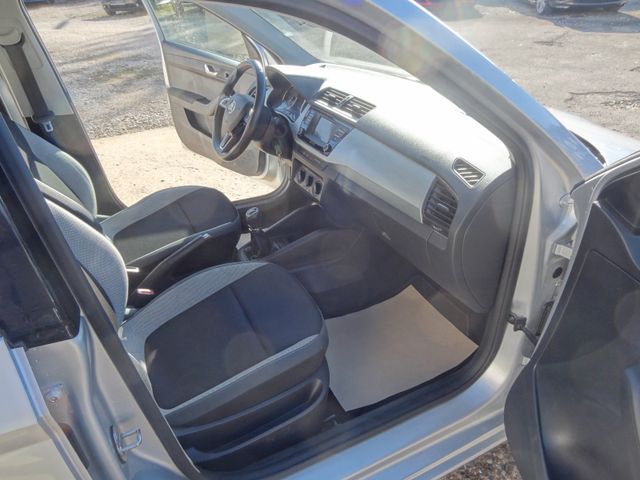 Fahrzeugabbildung Skoda Fabia Combi Ambition/65TKM/1.Hd/PDC/Klima