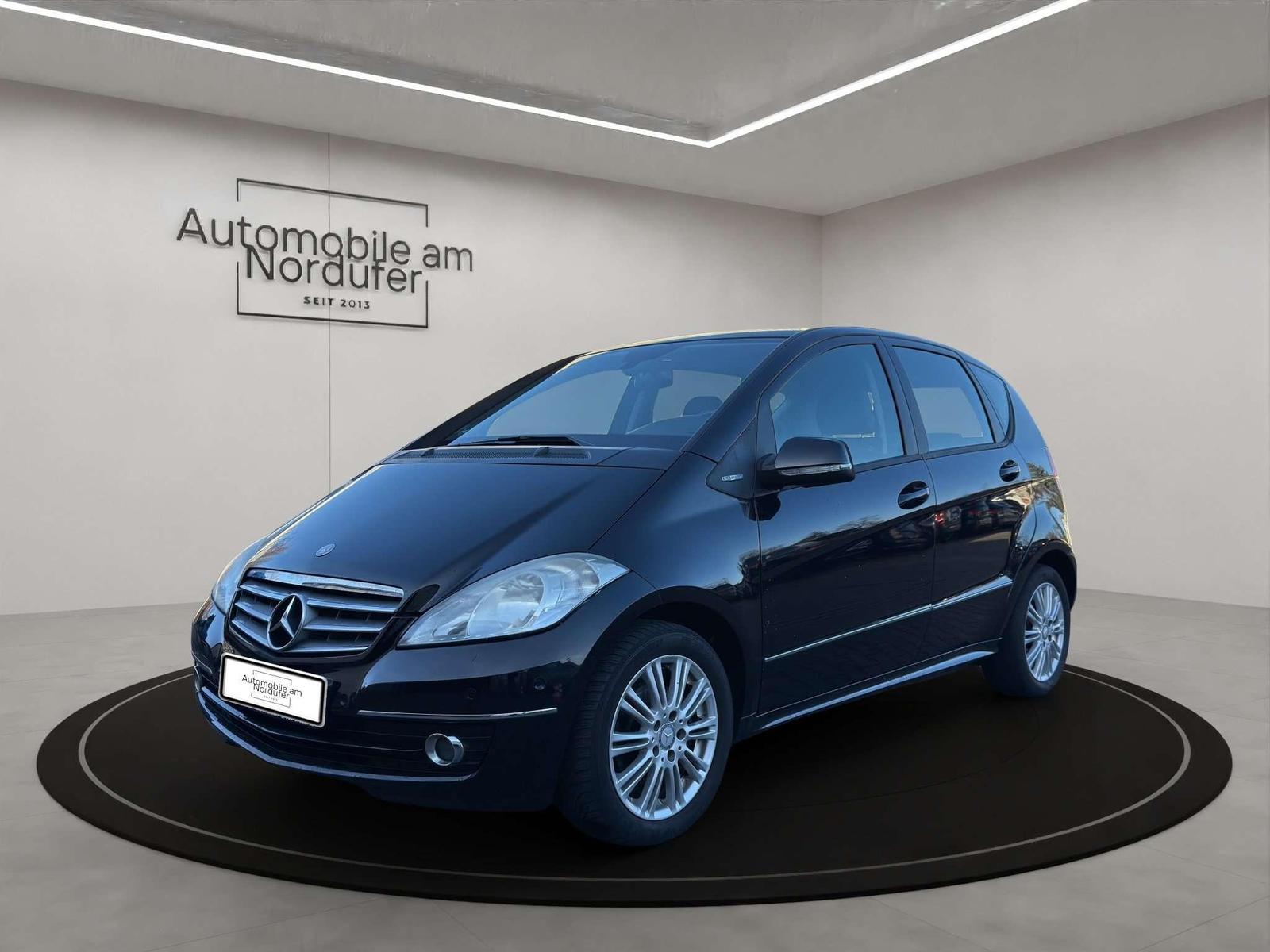 Mercedes-Benz A 180 Elegance-1Hand-Leder-Navi-Xenon-PDC-Sitzhe