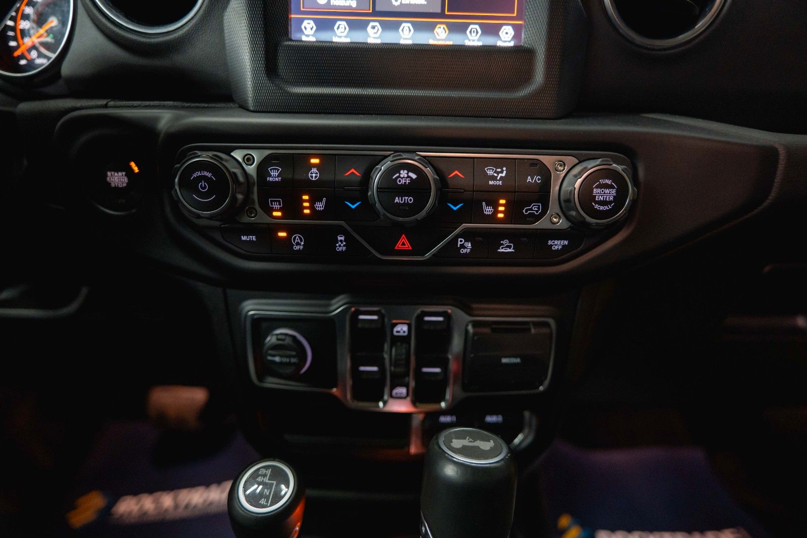 Fahrzeugabbildung Jeep Wrangler 3.6 V6 UNLIMITED SAHARA OFFROAD 4x4 LED