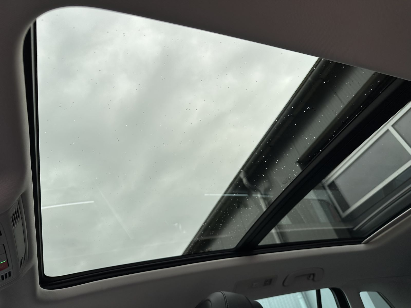 Fahrzeugabbildung Volkswagen Tiguan 1.4 eHybrid DSG Elegance NAV+LED+AHK+PANO