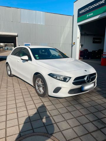 MERCEDES-BENZ Mercedes-Benz A180d weiß Kombilimousine
