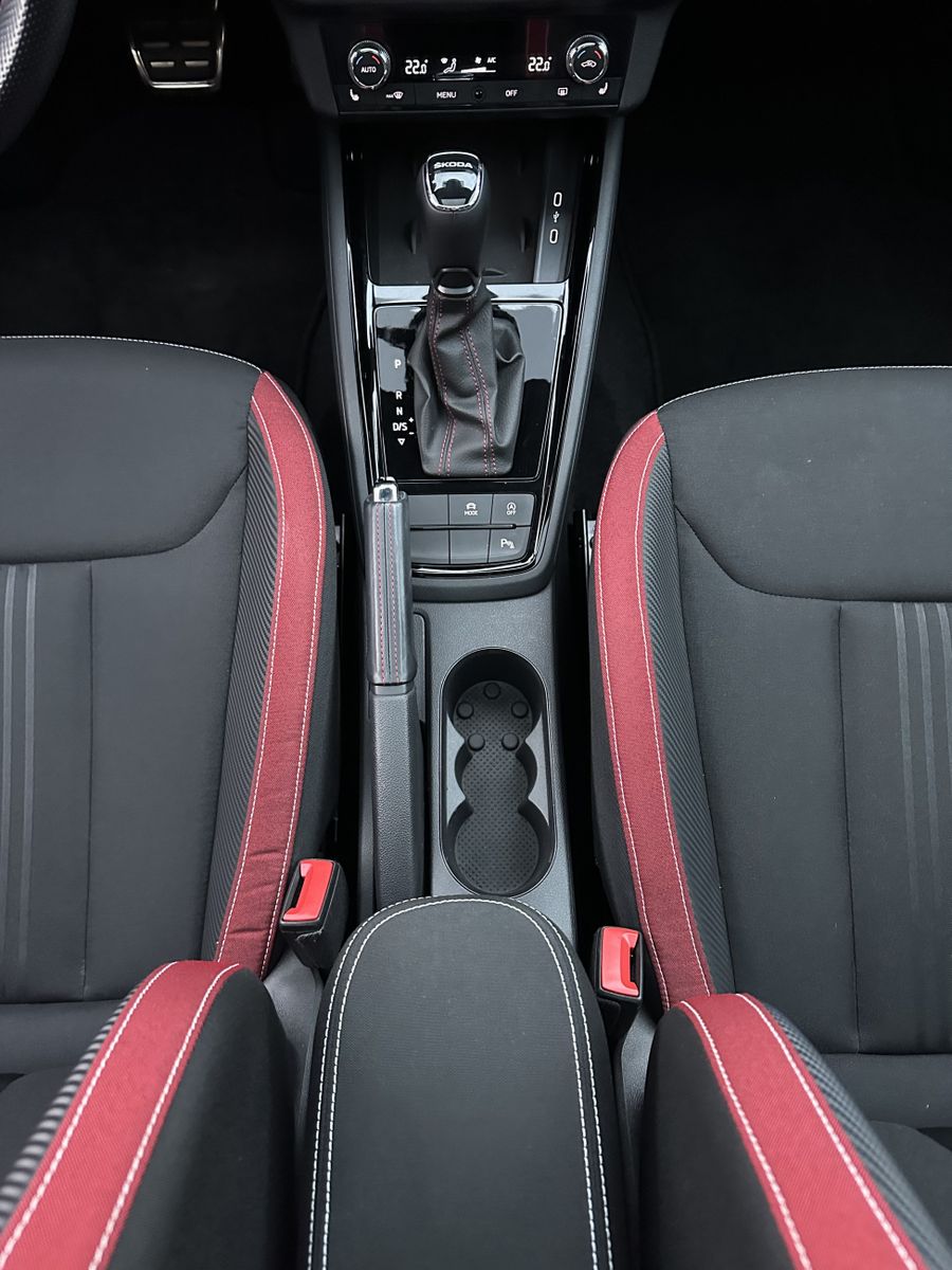 Fahrzeugabbildung SKODA Kamiq 1.5 TSI DSG Monte Carlo NAV+LED+ACC+PANO