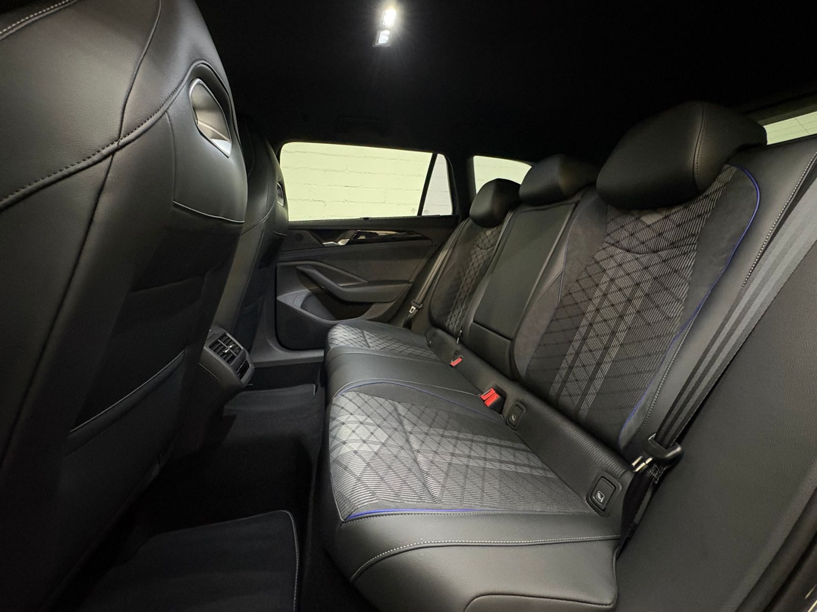 Volkswagen Passat - Bild 11