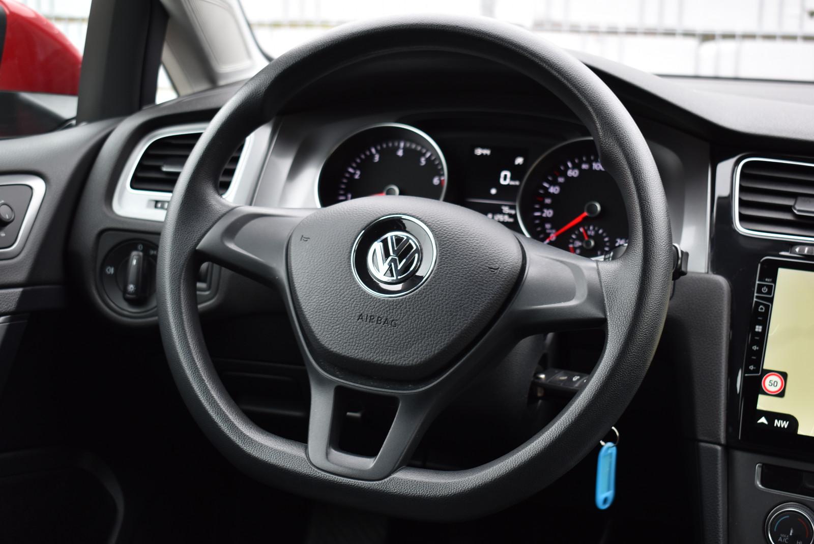 Volkswagen Golf VII Trendline 2.Hand erst 81000KM Tüv NEU