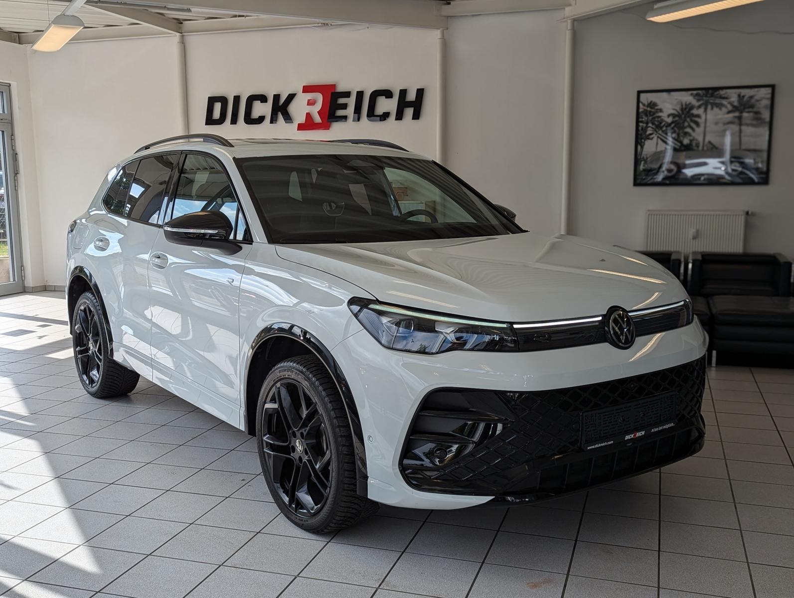 Volkswagen Tiguan 2.0TDI R-Line 4M Pano Black AHK Matrix 20