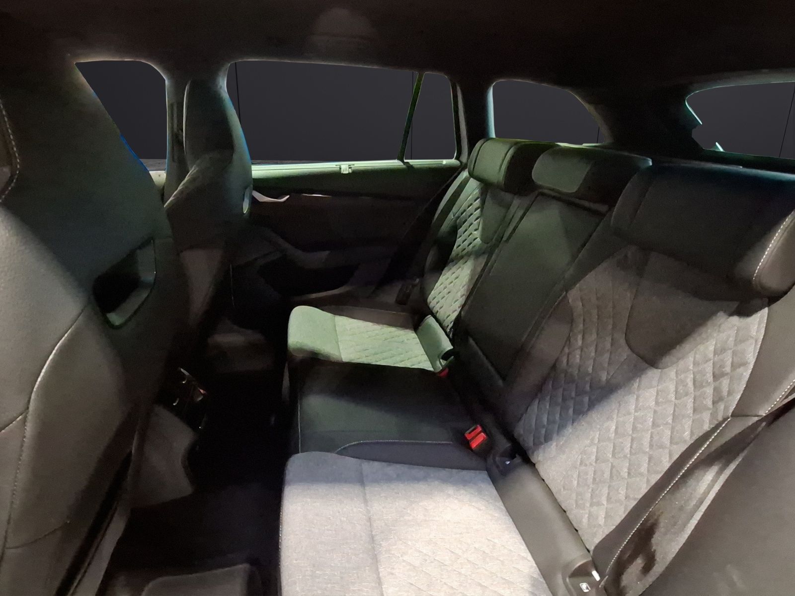Fahrzeugabbildung SKODA Octavia Combi TDI Sportline DSG Matrix Navi HUD