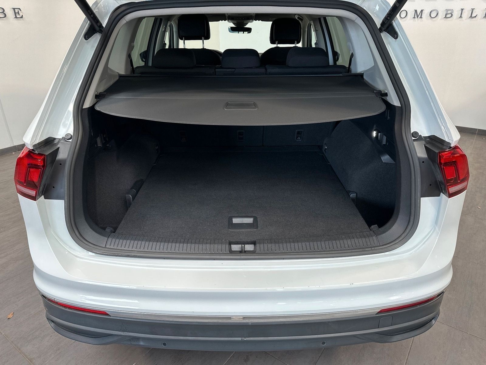 Fahrzeugabbildung Volkswagen Tiguan Allspace 2.0 TDI DSG Life NAV+LED+AHK