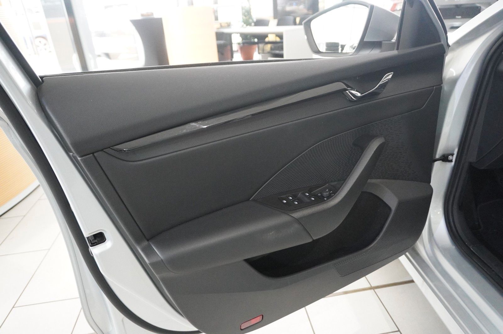 Fahrzeugabbildung SKODA Octavia Combi 2.0 TDI AMBITION NAVI/LED/KAMERA