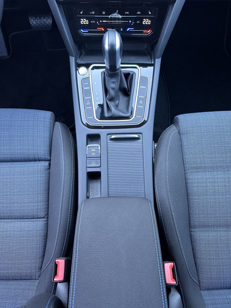 Fahrzeugabbildung Volkswagen Passat Variant 1.4 TSI DSG GTE NAV+LED+AHK+ACC