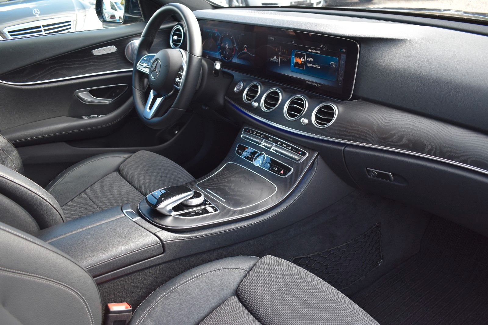 Fahrzeugabbildung Mercedes-Benz E 350d T-Modell HUD/BURMESTER/CARPLAY/LED/KAMERA