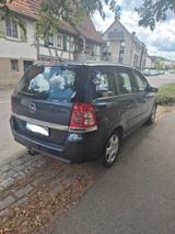 Opel Zafira 1.8 Inovat. Easytron. - Anhänger. Rückfah - Opel Zafira Gebrauchtwagen in Stuttgart