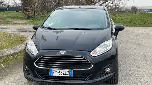 Ford Fiesta 1.5 TDCi 75CV 3 porte Black & White 