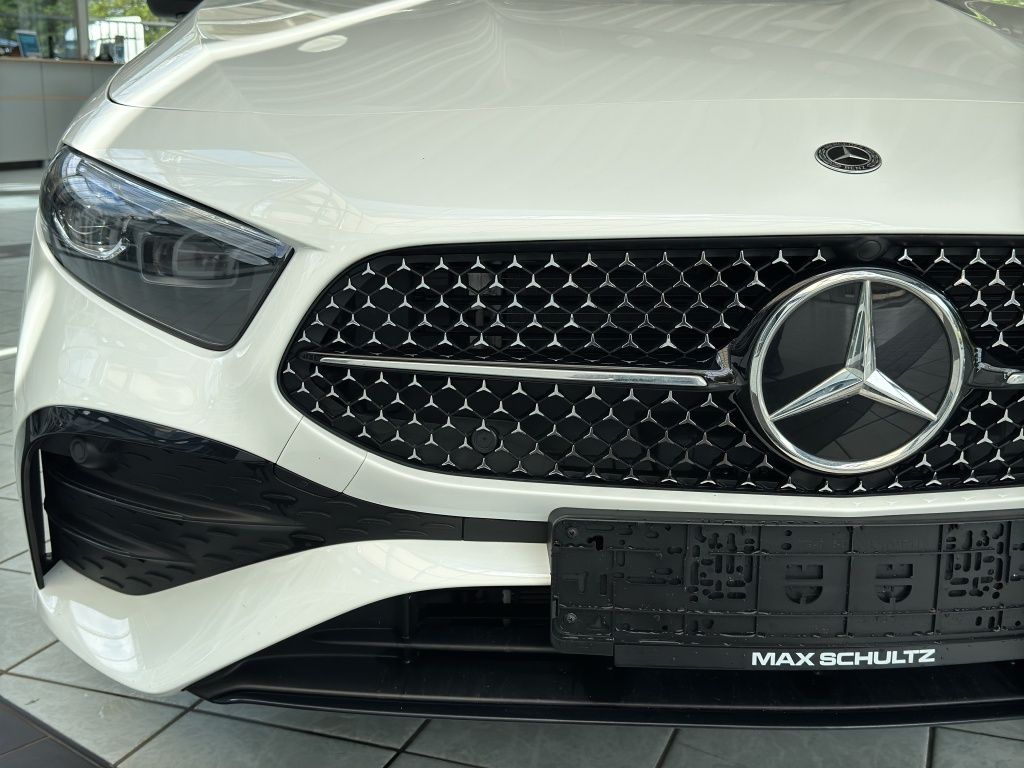Fahrzeugabbildung Mercedes-Benz A 200 AMG Line AMG*Night*Navi*PDC*ParkAss*RFK