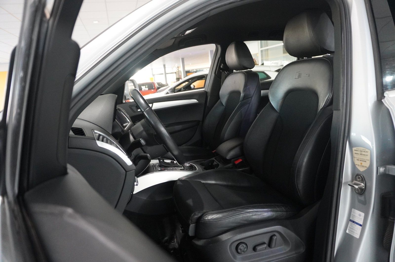 Fahrzeugabbildung Audi Q5 3.0 TDI V6 S-LINE QUATTRO NAVI/BI-XENON/SPORT