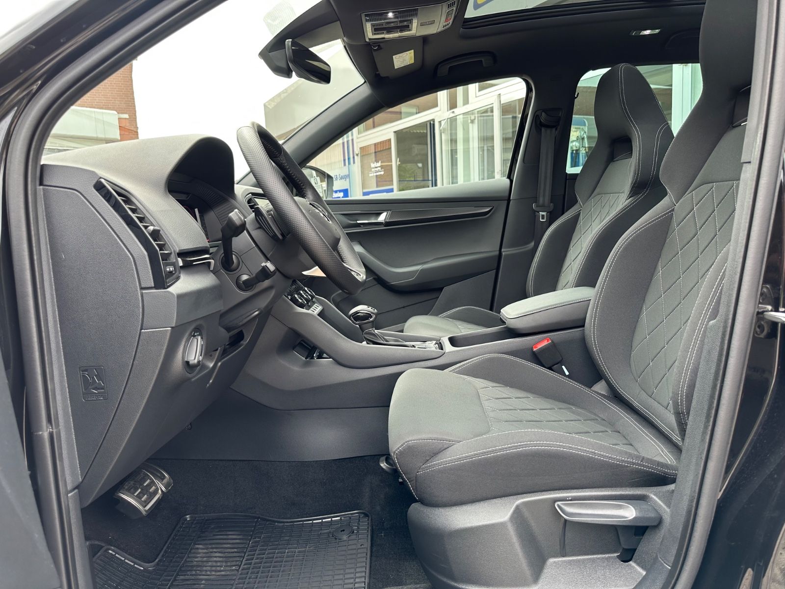 Fahrzeugabbildung SKODA Karoq 2.0 TSI Sportline 4x4 Pano/Matrix/ACC/Navi