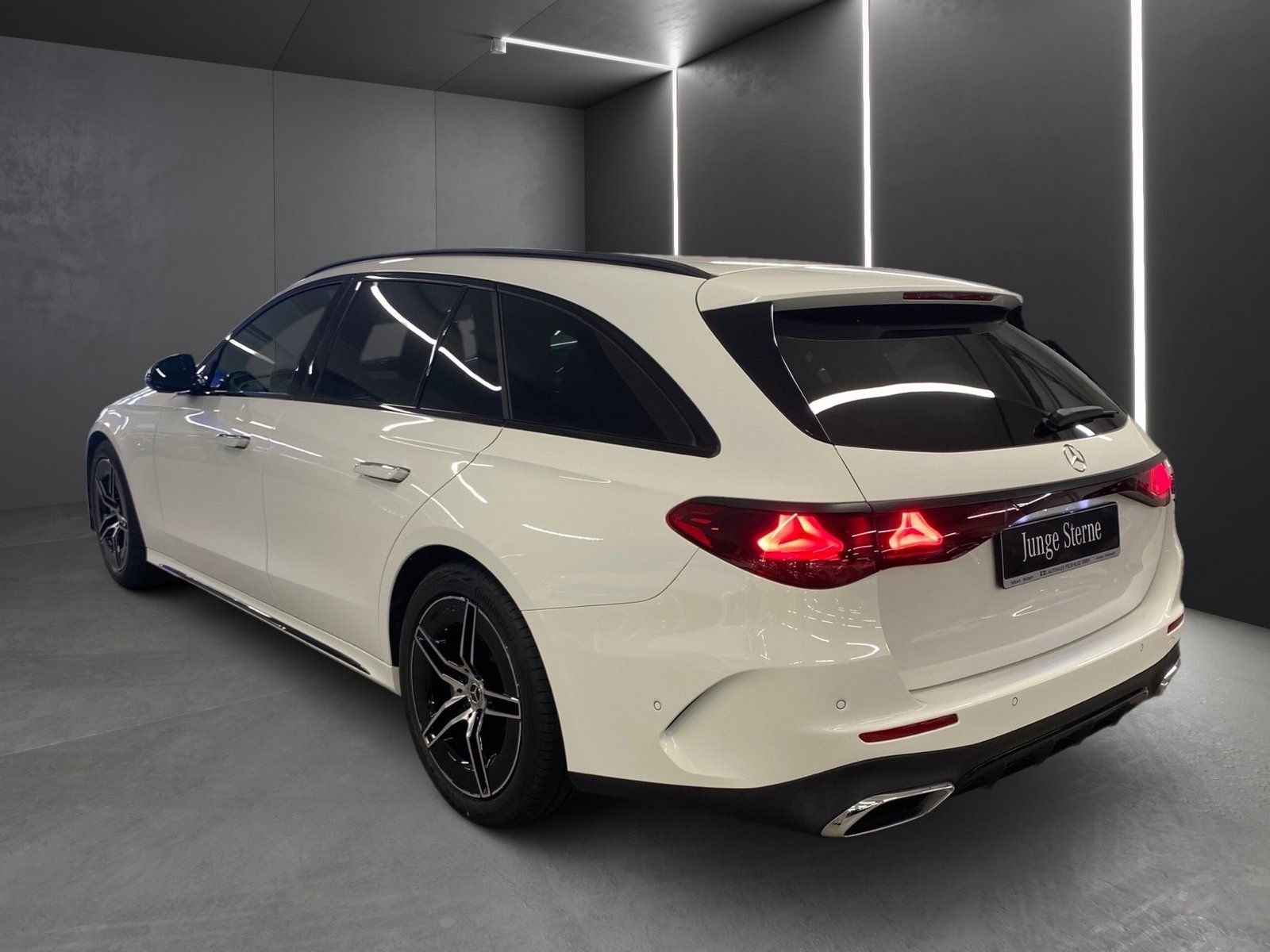 Fahrzeugabbildung Mercedes-Benz E 200 T AMG*AHK*Night*Distro*Totwink*LED*CarPlay