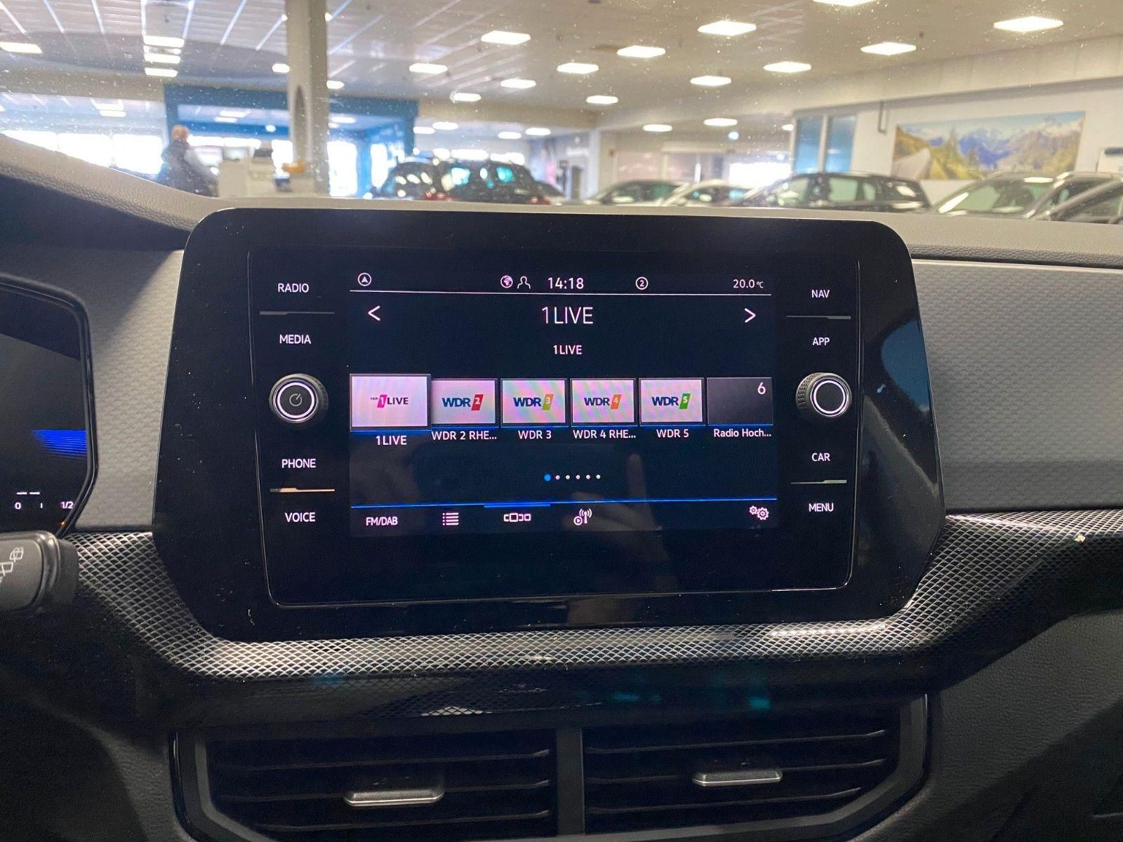 Fahrzeugabbildung Volkswagen T-Cross 1.0 TSI DSG Life+AHK+KAMERA+PDC vo+hi+BC