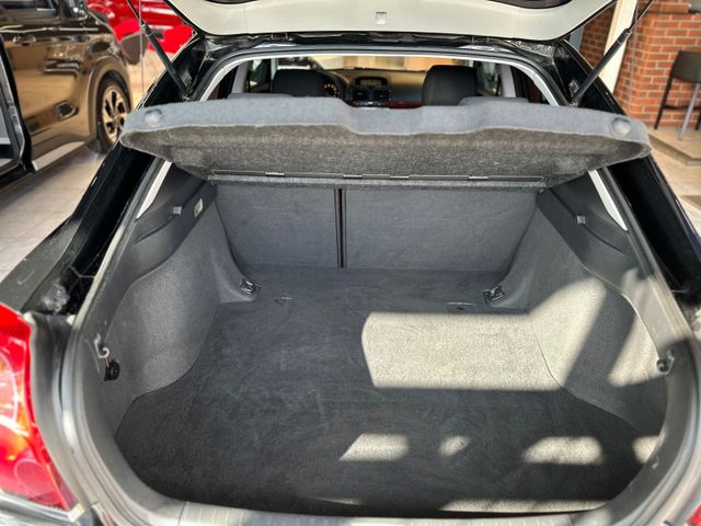 Toyota Avensis 2.4 Executive Liftback
