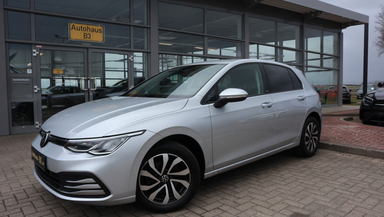 Gebrauchtwagen Volkswagen Golf Golf VIII Lim. Active Navi LED App Connect PDC in Bergen