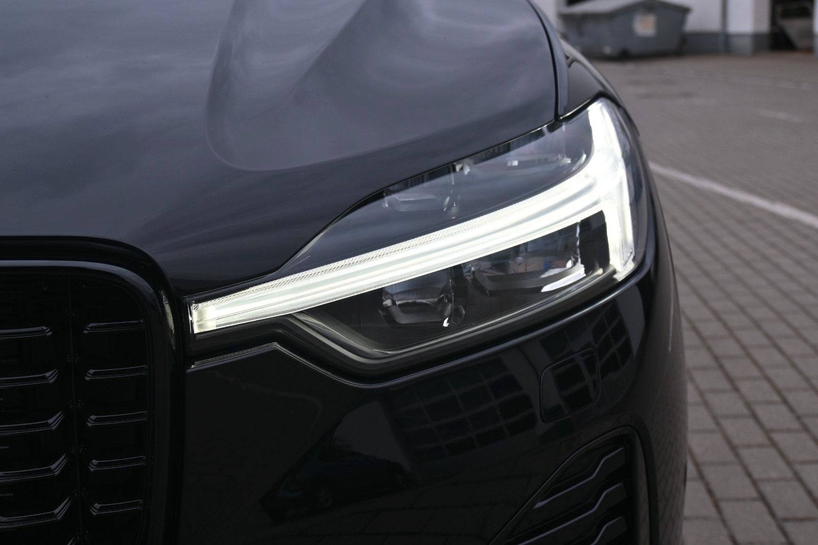 Fahrzeugabbildung Volvo XC60 B5 AWD Ultra Black Edition*360*LUFT*ACC*AHK