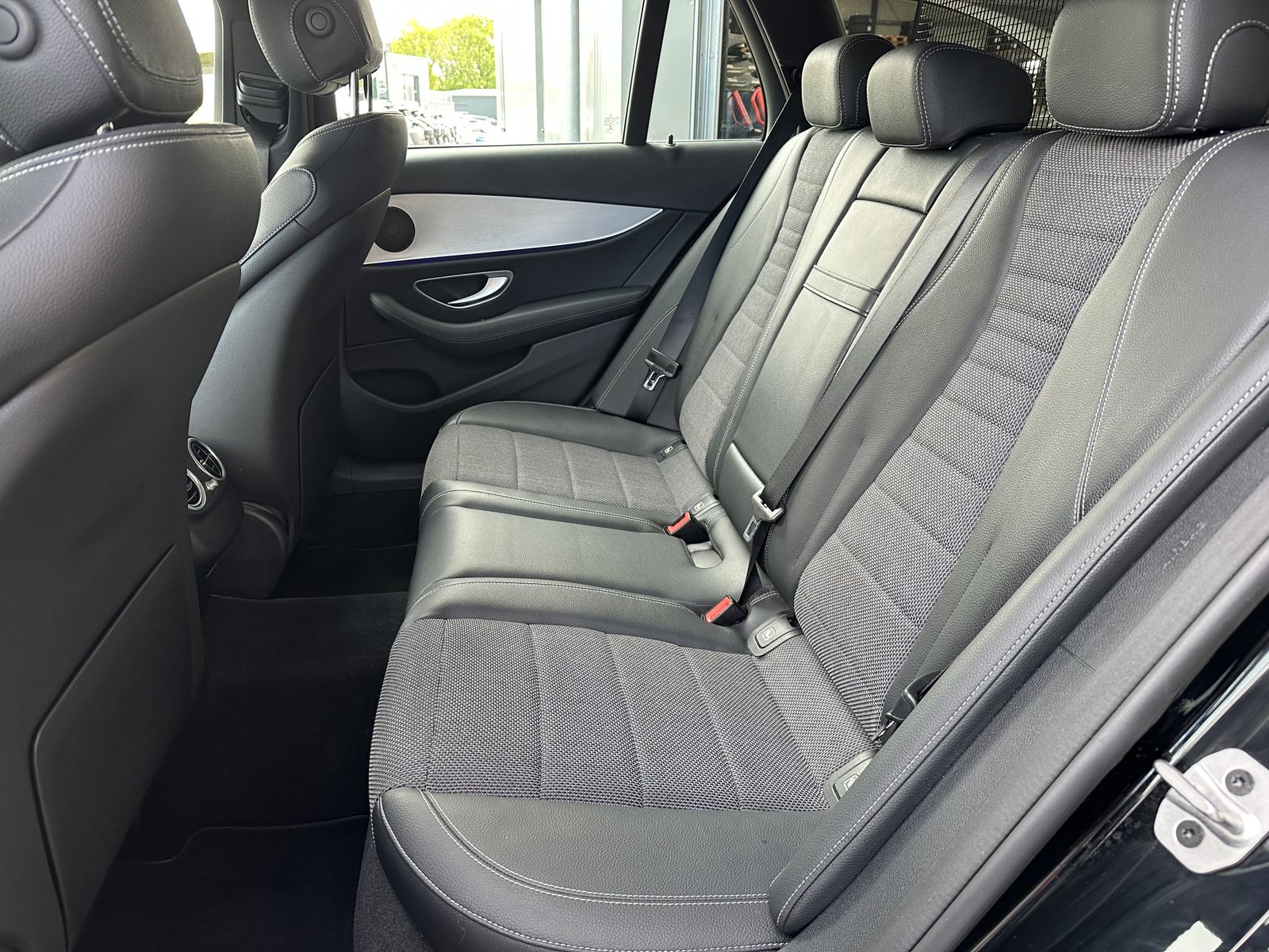 Fahrzeugabbildung Mercedes-Benz E 300e T Avantgarde NAV+LED+KAMERA+SHZ+VCOCKPIT