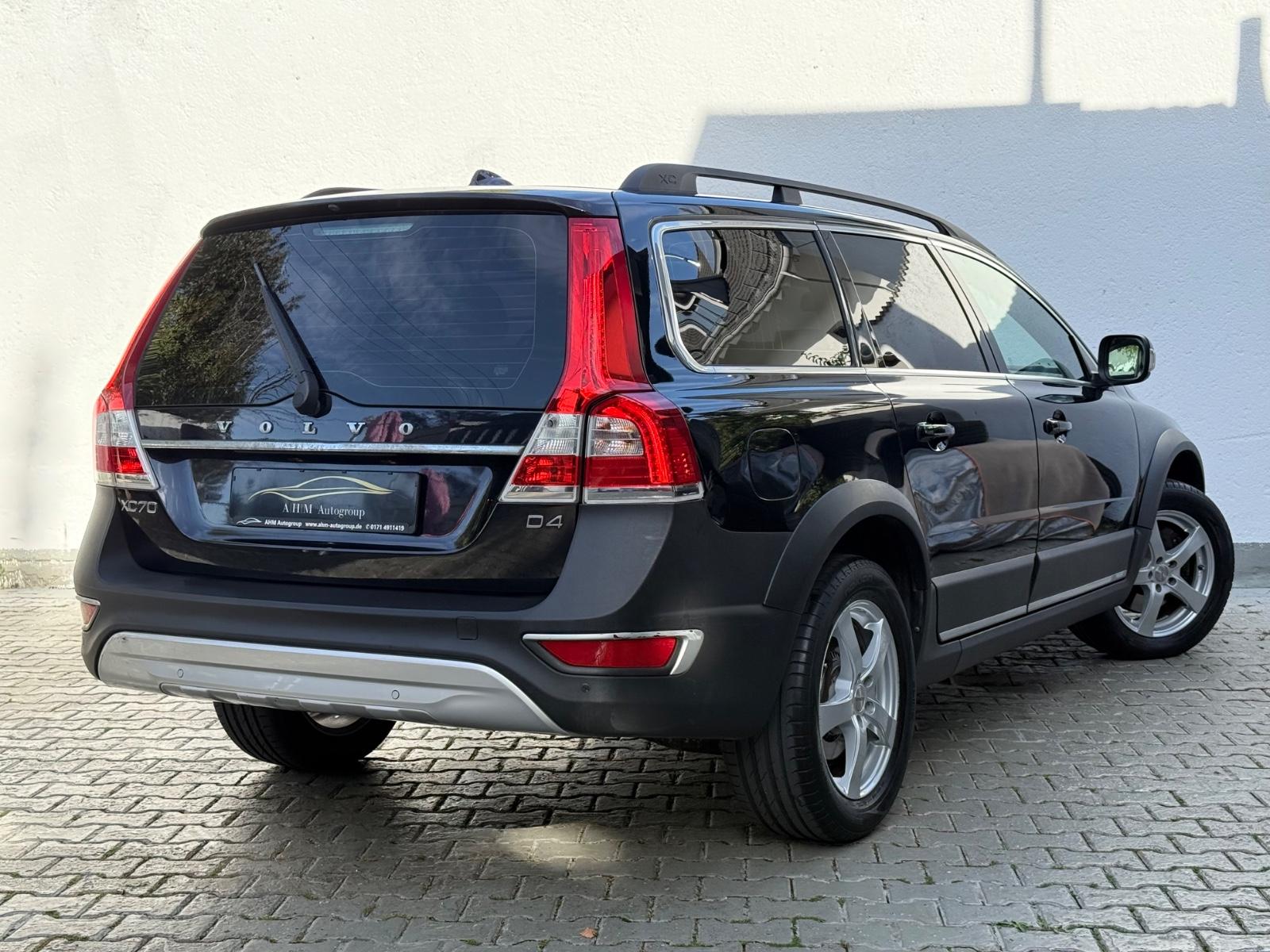 Volvo XC70 D4 163 ch Momentum • Cuir • GPS • Bi-Xénon • Webasto • Sièges enfants intégrés