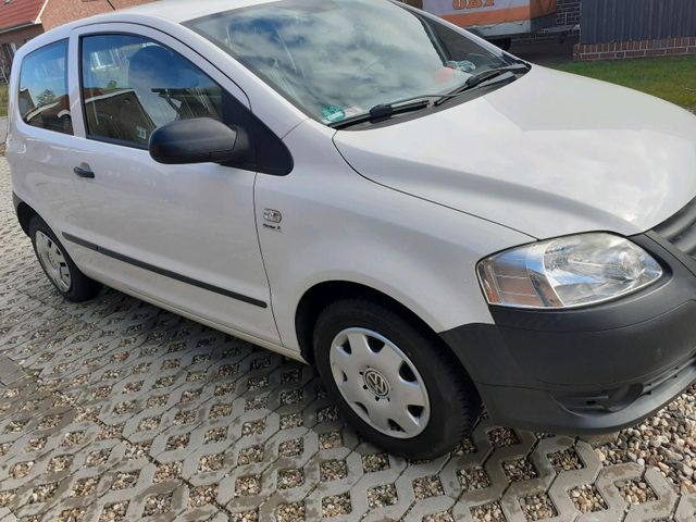 Volkswagen WEISSER VW FOX 1,2L TÜV NEU