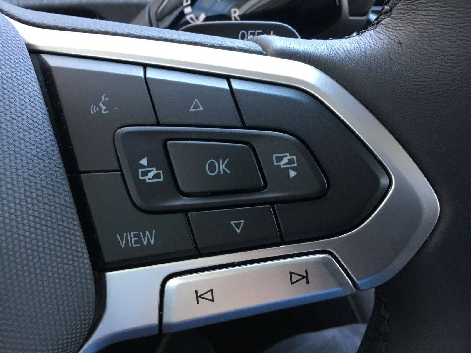 Fahrzeugabbildung Volkswagen Tiguan 1.5 eTSI DSG+AHK+LED+Kamera+Sitzheizung