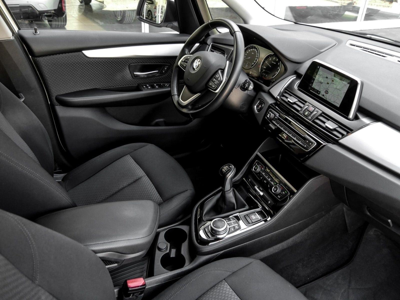 BMW 218i RFK NAVI LED PDC V+H DAB Parkass. Tempomat