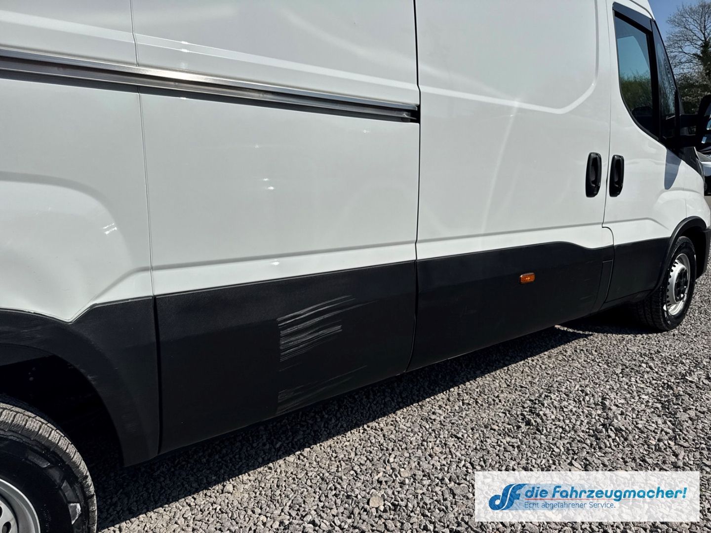 Fahrzeugabbildung Iveco Daily Kasten HKa 35 S V Radstand 4100 14 MAXI