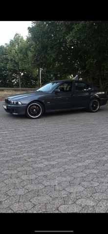 BMW E39 523i