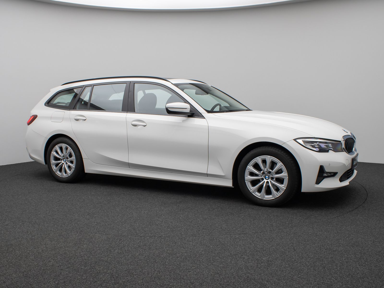 Fahrzeugabbildung BMW 320d Panorama DAB HiFi Stop&Go Alarm AHK PDC