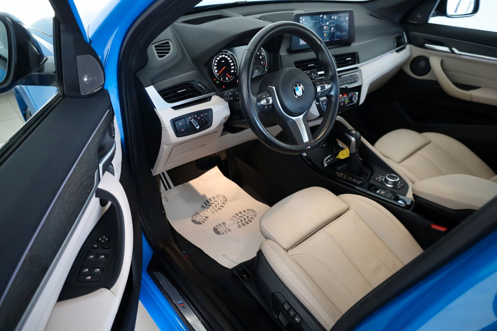 Fahrzeugabbildung BMW X1 xDrive 25e M Sport, Leder,Navi,ACC,HUD,Kamera