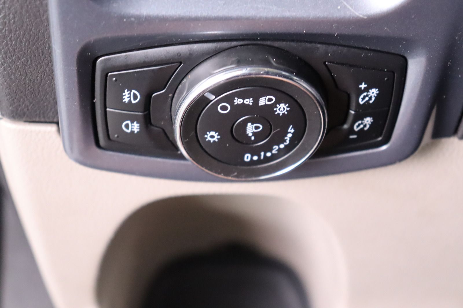 Fahrzeugabbildung Ford Tourneo Custom 2.2 TDCi * 8 Sitzplätze