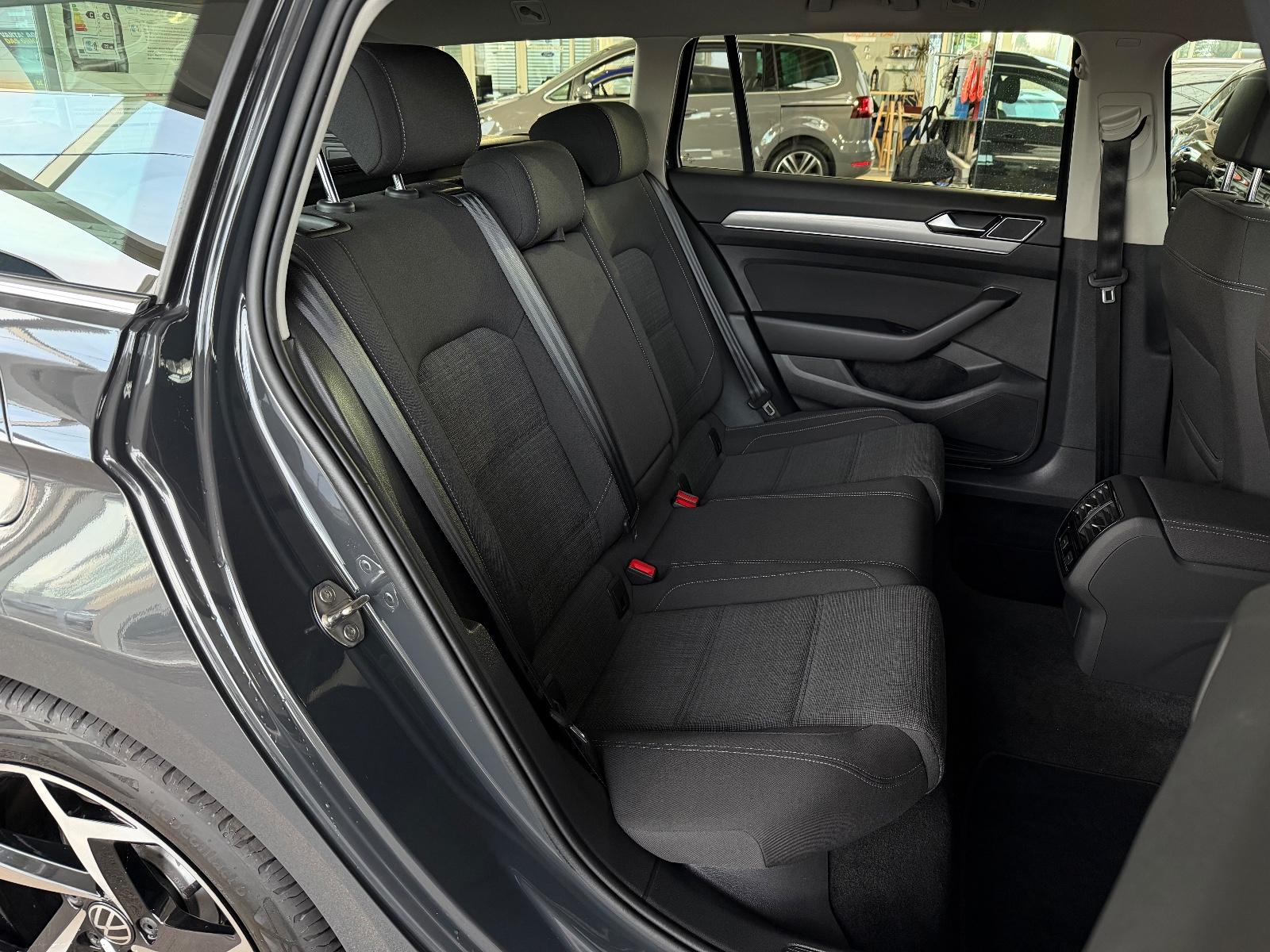 Volkswagen Passat Passat*Variant*2.0 TDI*R-LINE*DSG*VIRTUAL*CAM*LM, миниатюра 26