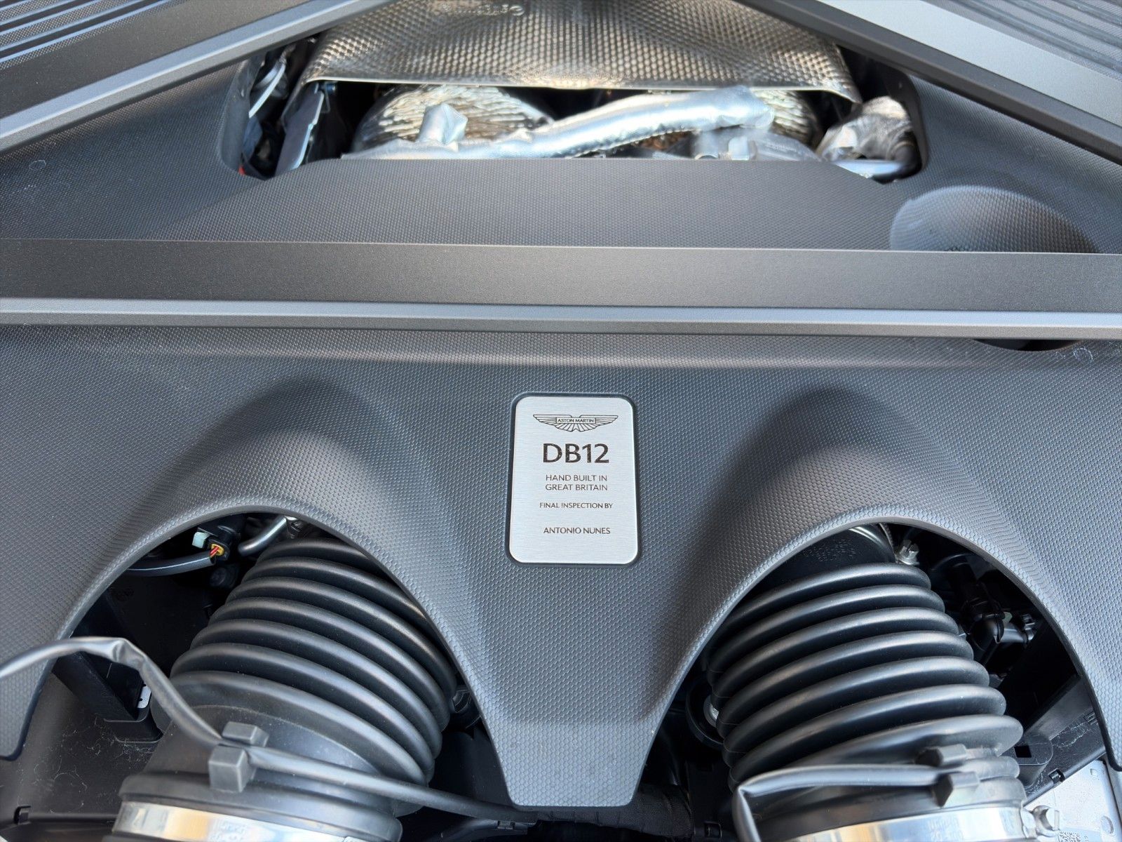 Fahrzeugabbildung Aston Martin DB12 4.0 V8 Volante PPF Bowers & Wilkins