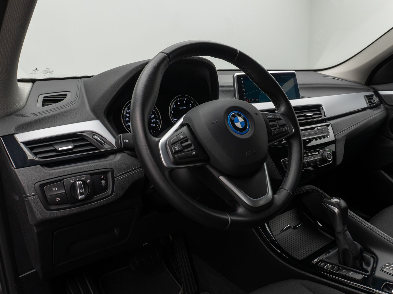 Fahrzeugabbildung BMW X2 xD25e Kamera DAB Lordos LED Geschwindigkeitsr