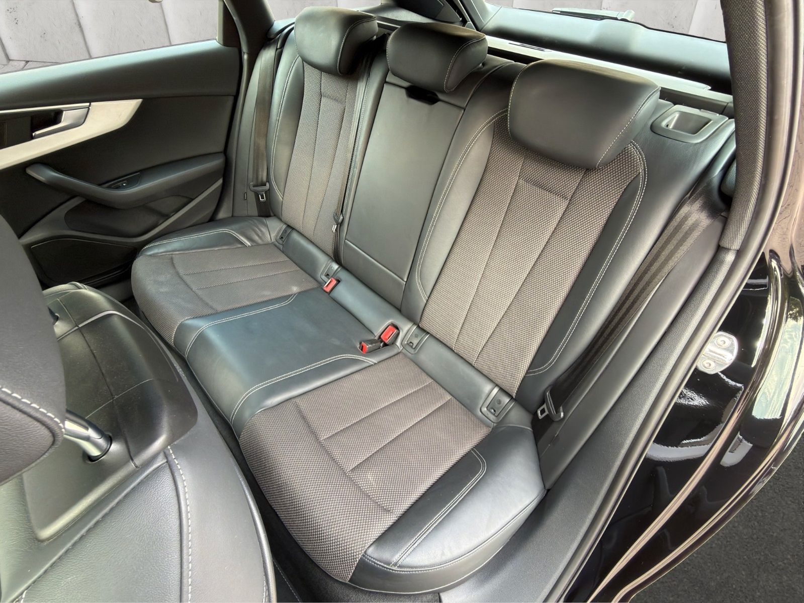 Fahrzeugabbildung Audi A4 Avant DSG quattro S Line*Pano*AHK*LED*SHZ*