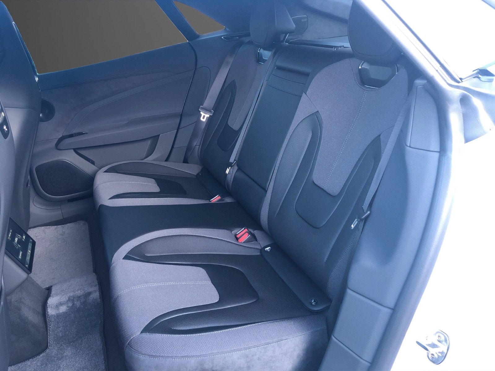 Fahrzeugabbildung Lotus Emeya 600 Business Lotus Wuppertal AHK