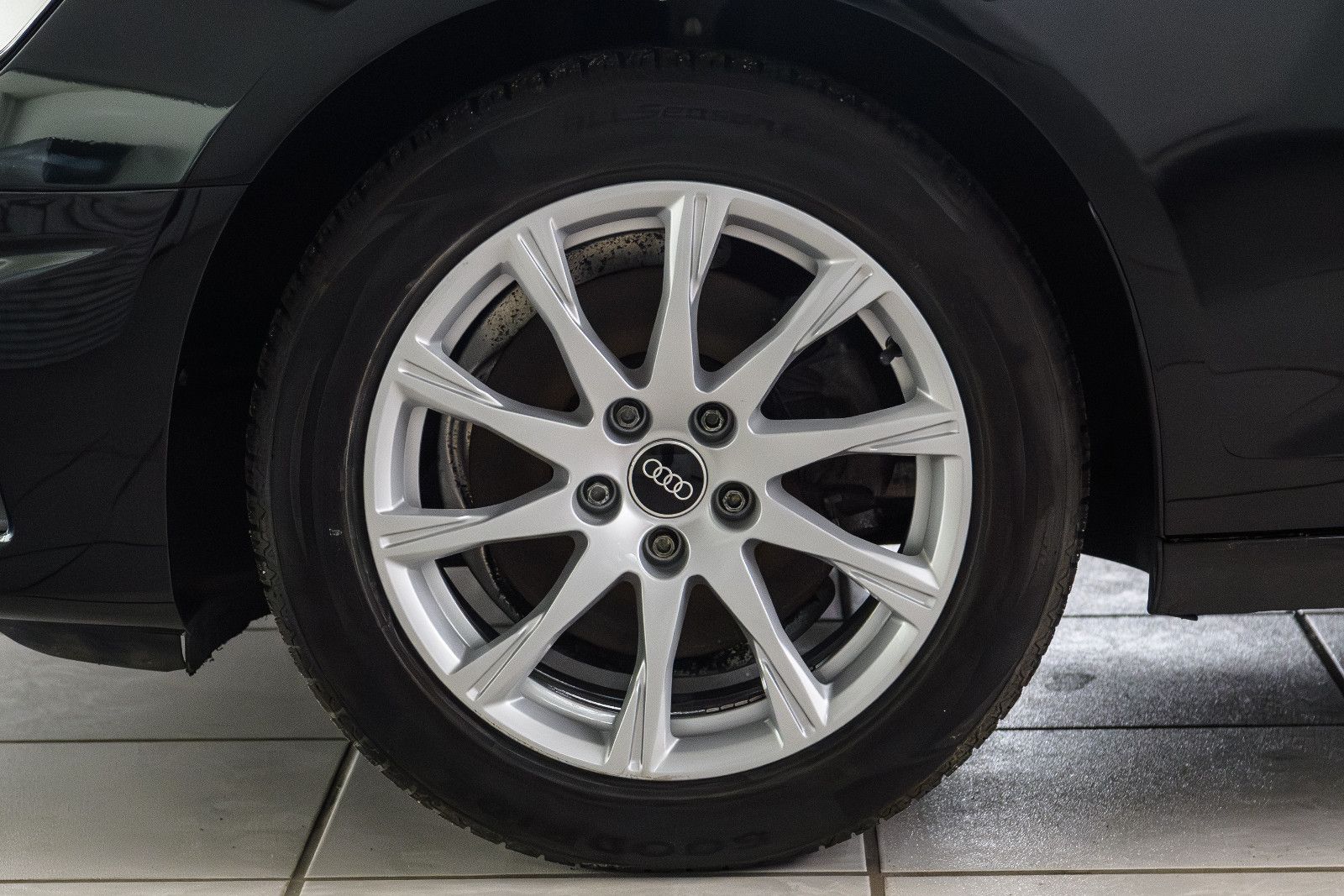Fahrzeugabbildung Audi A4 35 TFSI S tronic advanced Avant LED/SZH/NAVI