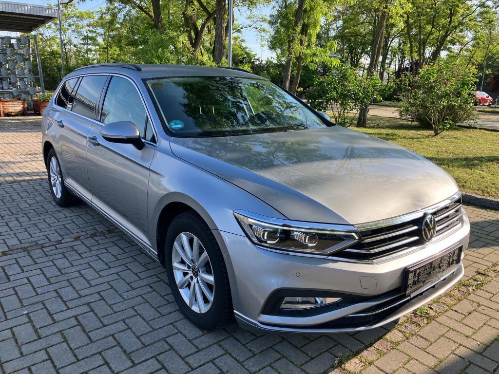 Volkswagen Passat Var. 2.0 TDI Stdhz. R.Kamera Matrix AHK