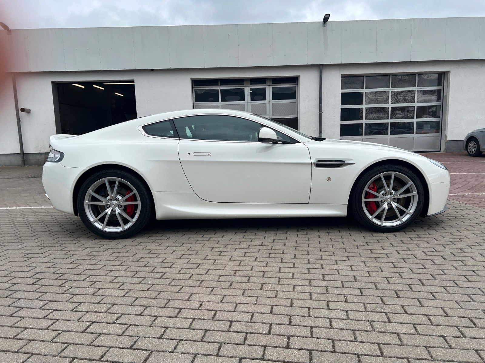 Fahrzeugabbildung Aston Martin V8 Vantage Coupe*RFK nur 18TKM*wie NEU