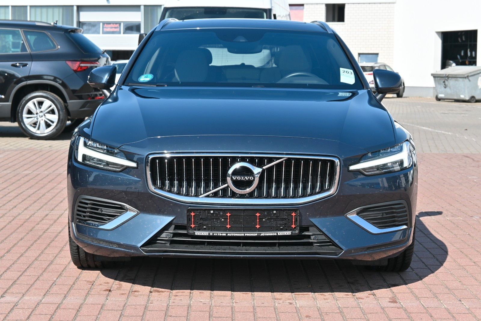 Fahrzeugabbildung Volvo V60 T6 Inscription AWD PHEV H&K*PANO*RFK*AHK*