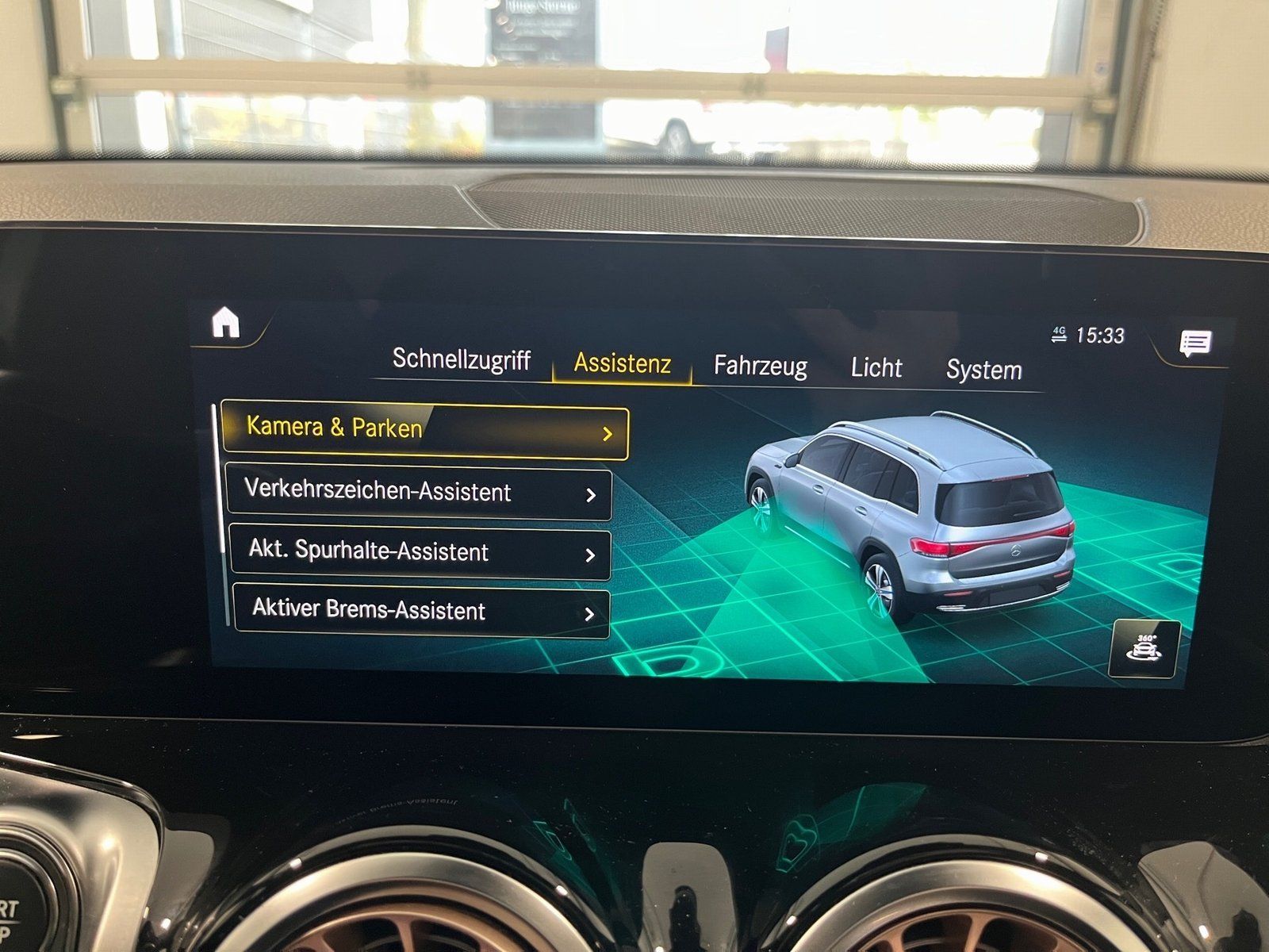 Fahrzeugabbildung Mercedes-Benz EQB 300 4M Electric Art*Pano*7Sit*LED*Kame*Sound