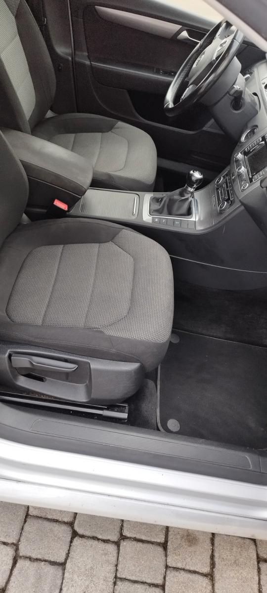 Volkswagen Passat 2011 — photo 7