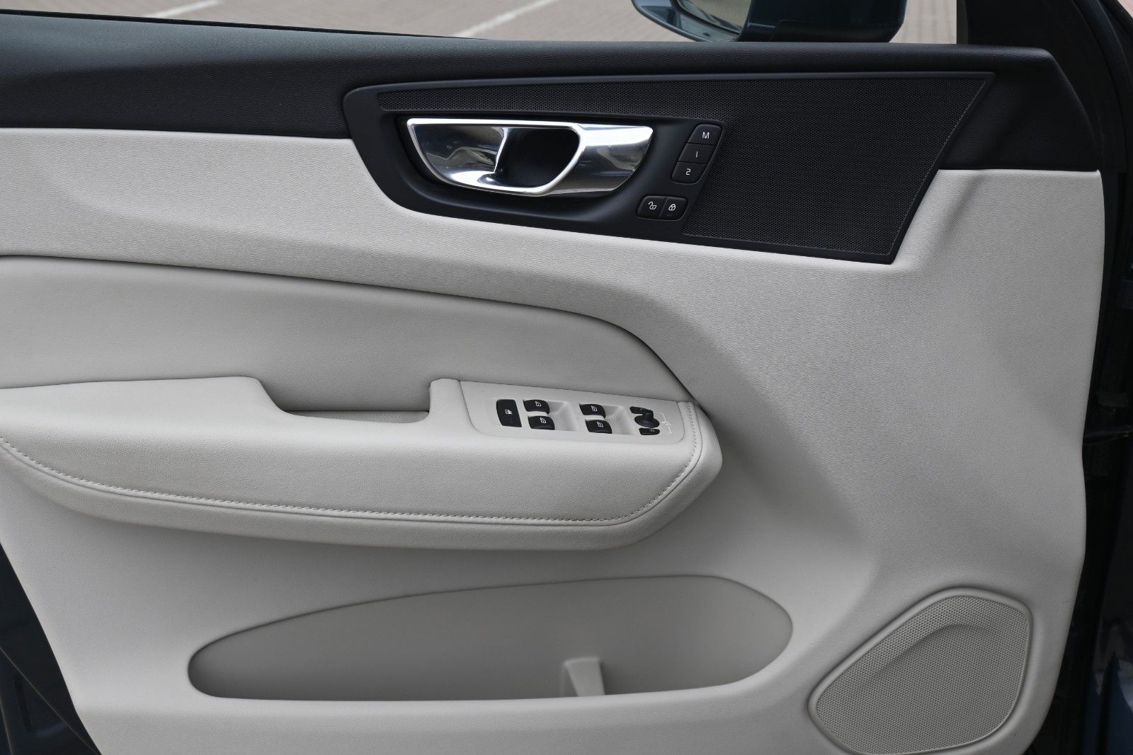 Fahrzeugabbildung Volvo XC60 T8 AWD Momentum Plug-In Hybrid*PANO*BLIS