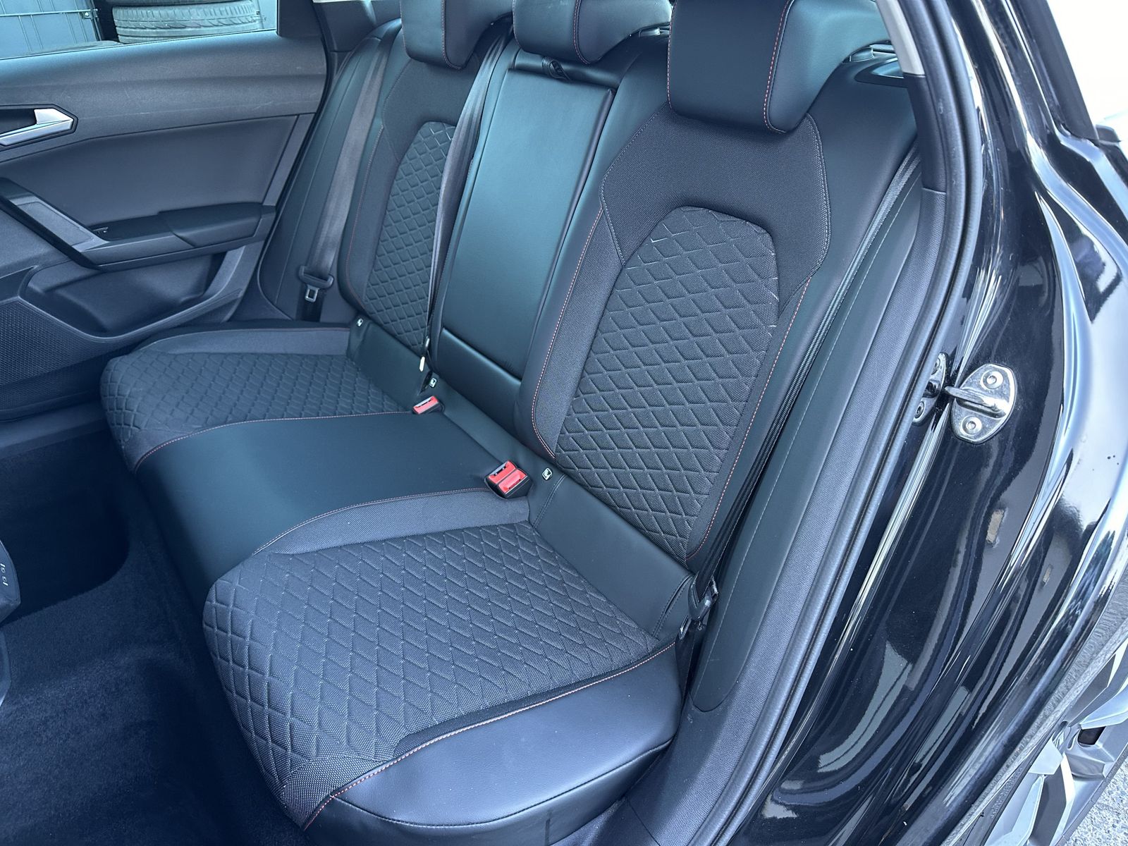 Fahrzeugabbildung SEAT Leon SpT 2.0 TDI DSG FR NAV+LED+AHK+ACC+18ZO+1HD