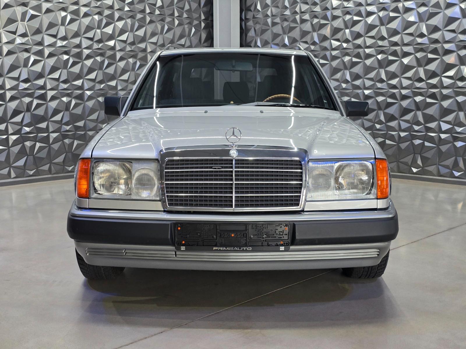 MERCEDES-BENZ E 230 TE BREAK W124 132 ch BVM 1ère MAIN - ATTELAGE - TOIT OUVRANT - 224240 km