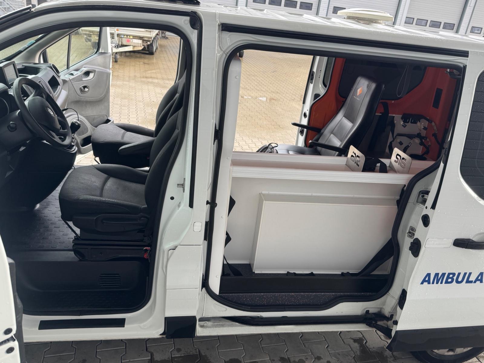 Renault Trafic 2.0 Ambulance Krankenwagen Rettungswagen