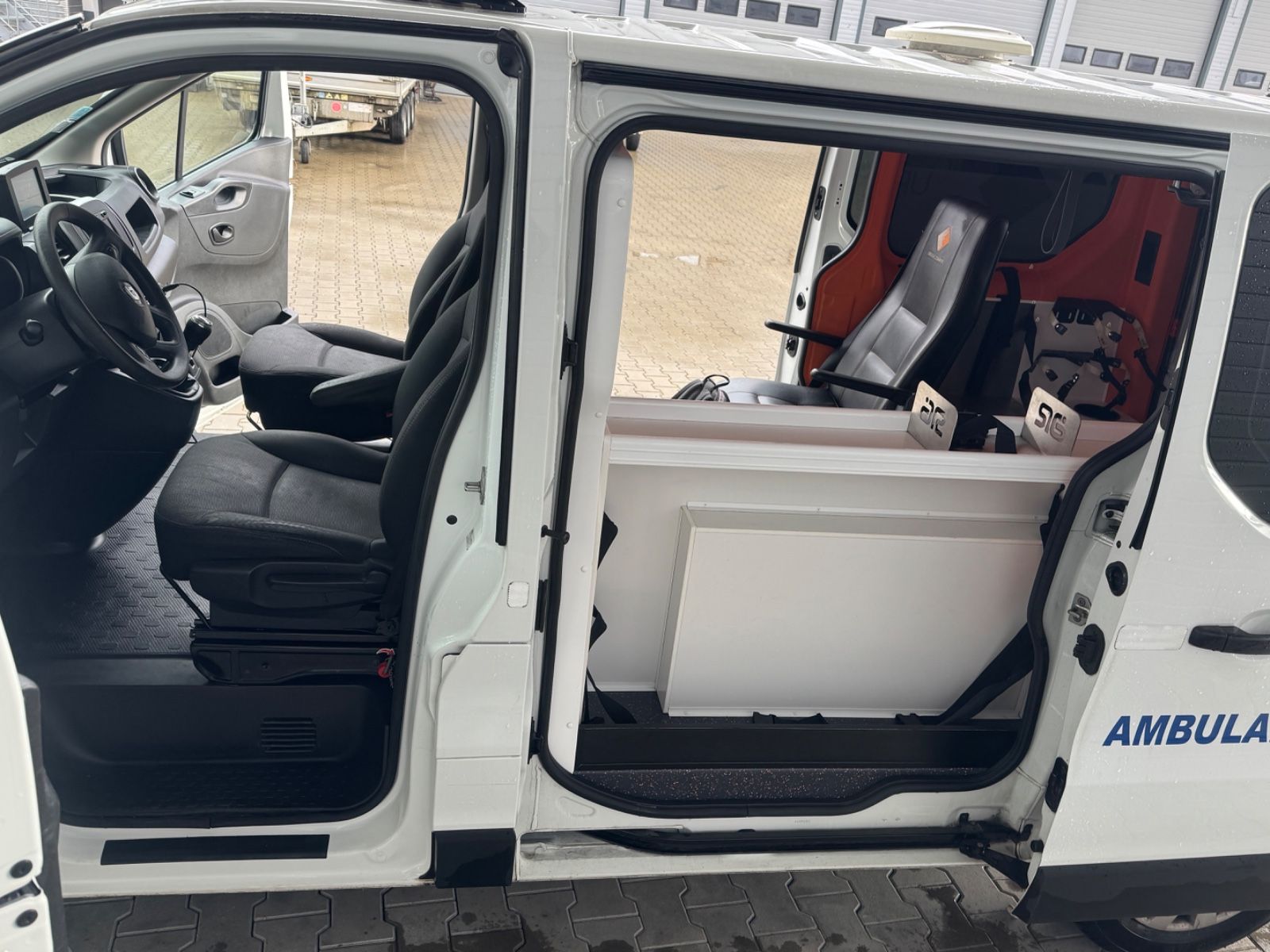 RENAULT Trafic
